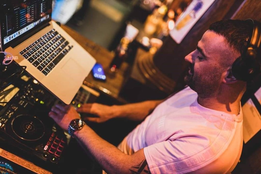 Why Investing in a Professional Corporate Event DJ is Worth It